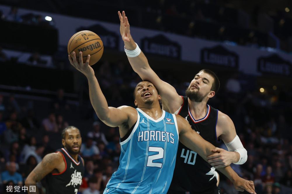 詹姆斯面对 詹姆斯面对